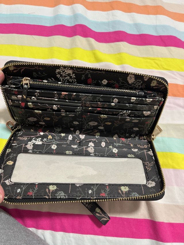 Cartera de mujer con estampado floral