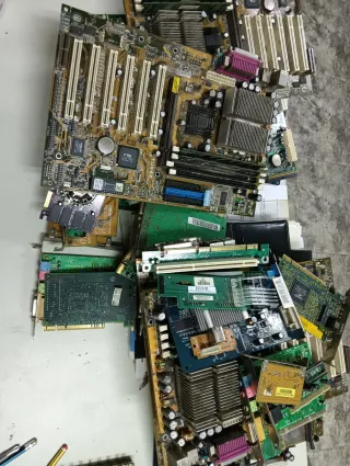 Componentes PC: Placas, Discos Duros y Más