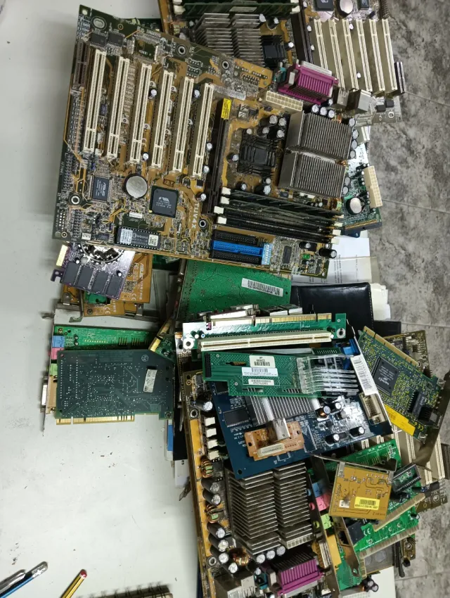 Componentes PC: Placas, Discos Duros y Más