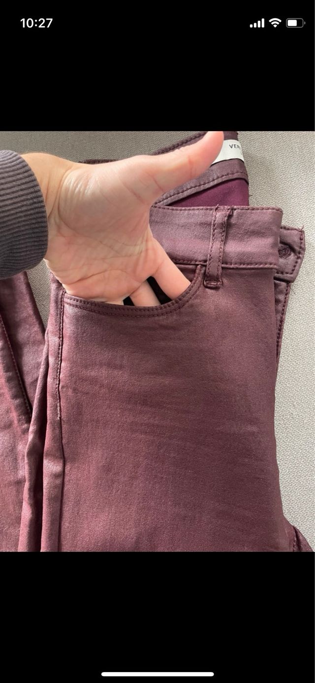 Pantalones pitillo efecto cuero burdeos