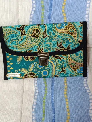 Riñonera Caomka monedero morado y turquesa