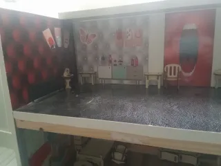 Casita de muñecas de madera resistente