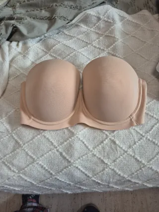 Sujetador nuevo sin tirantes push-up beige