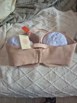 Sujetador nuevo sin tirantes push-up beige