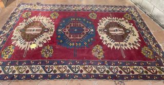 Alfombra de lana azul y roja