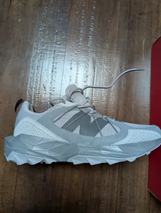 Zapatillas New Balance Trail Gris/Blanco