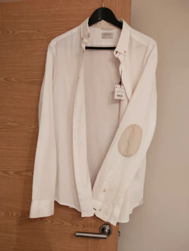 Camisa blanca con coderas
