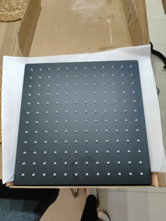 Regadera cuadrada negra