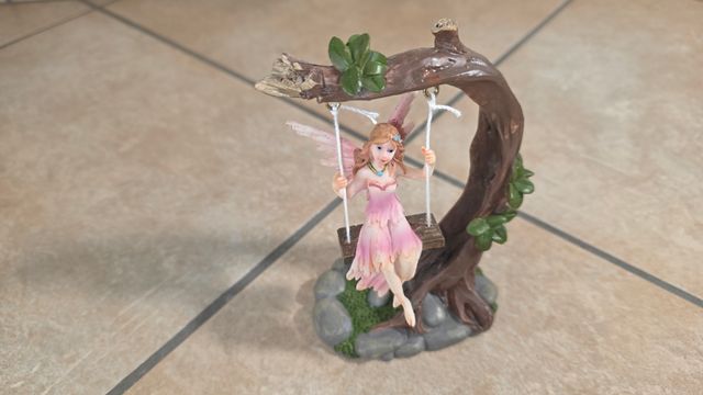 Fatina in resina su altalena 14 cm