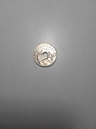 50 céntimos España 1949 con agujero