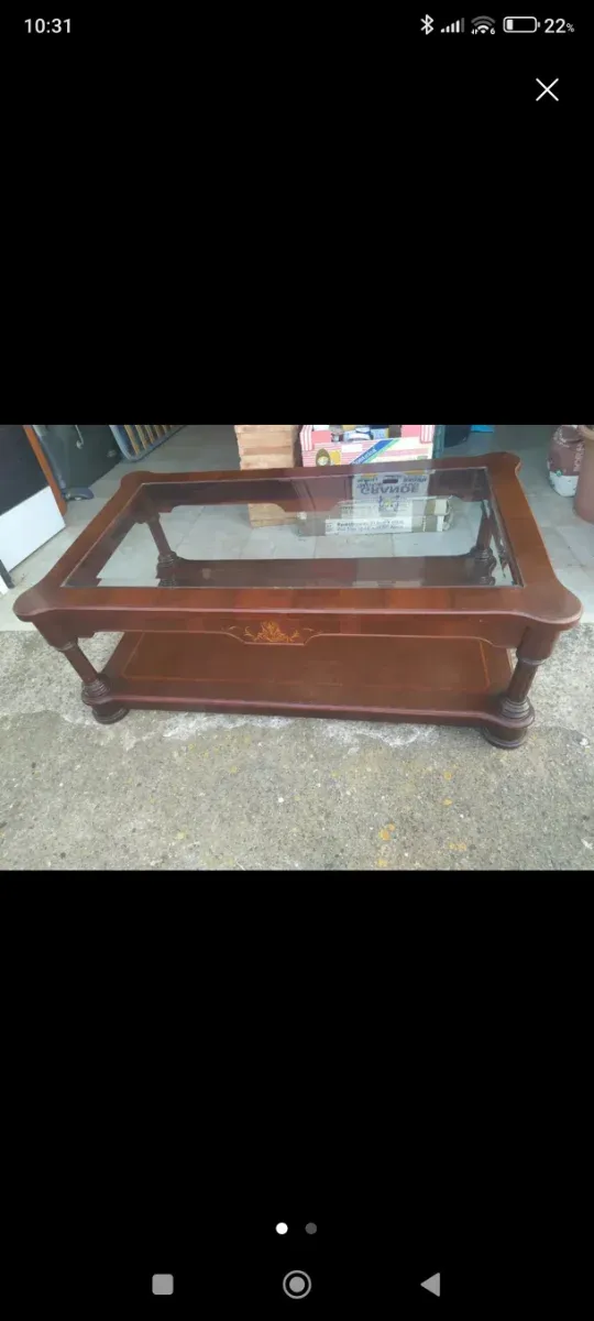 Mesa de centro de madera y cristal