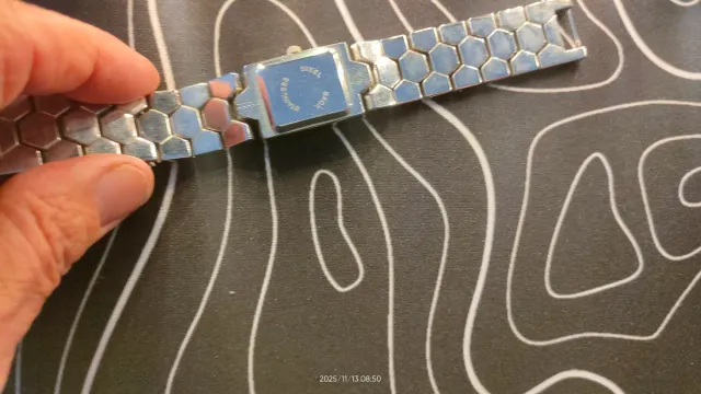 Reloj de pulsera esfera cuadrada