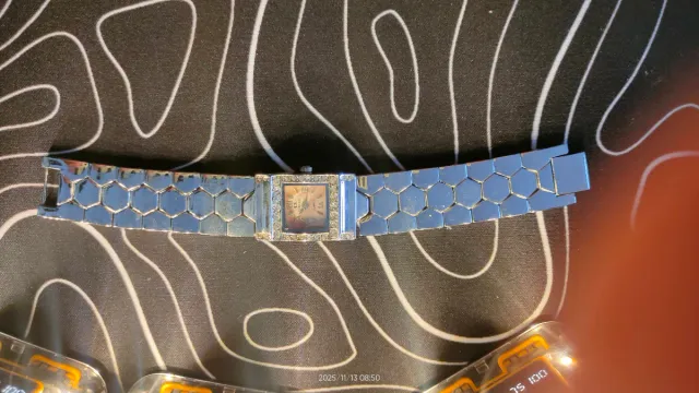 Reloj de pulsera esfera cuadrada