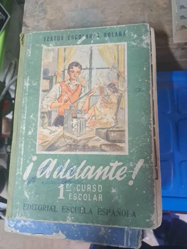 Antico libro scolastico ¡Adelante! 1° corso