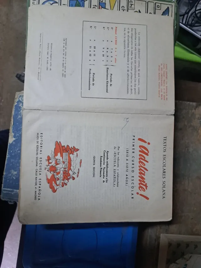 Antico libro scolastico ¡Adelante! 1° corso
