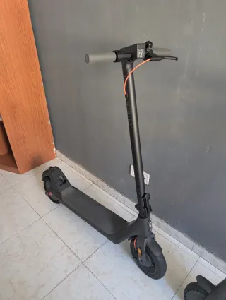 2 Monopattini Elettrici Xiaomi M365 e 4 Lite