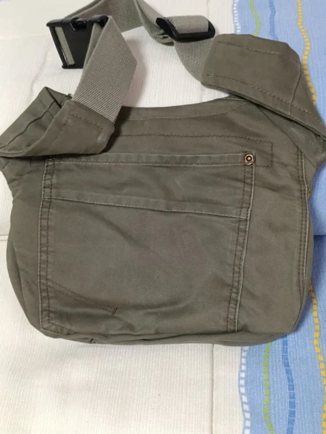 Riñonera Caomka floral verde y multicolor