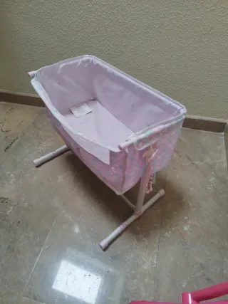 Cuna y cuco de juguete