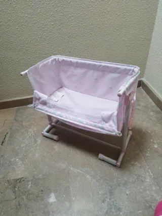 Cuna y cuco de juguete