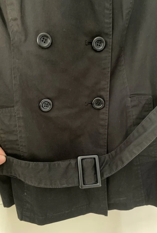 Gabardina corta negra