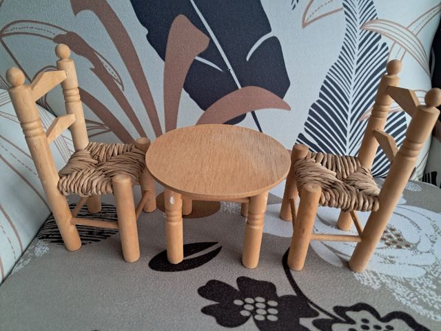 Set mesa y 2 sillas miniaturas madera artesanal.