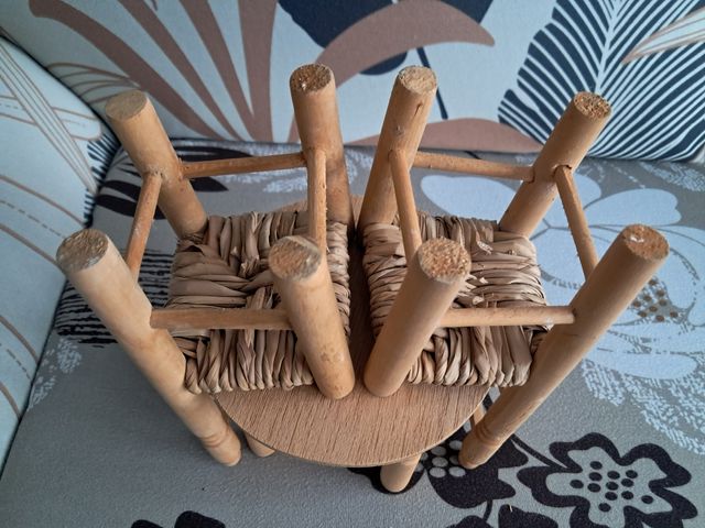 Set mesa y 2 sillas miniaturas madera artesanal.