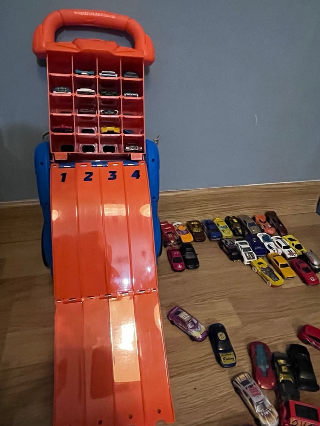 Hot Wheels Stunt Garage e Veicoli