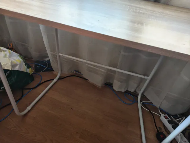 Mesa de ordenador o comedor madera y metal