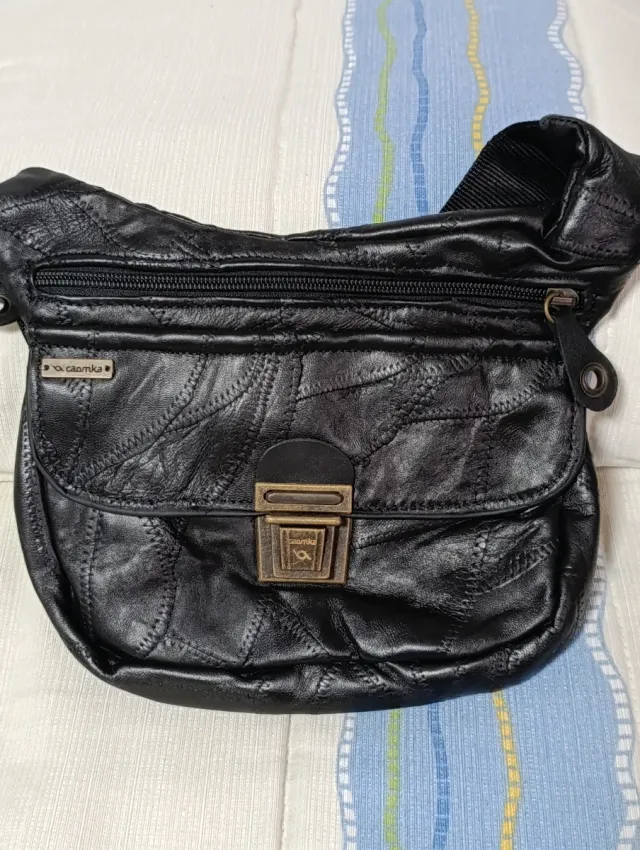 Riñonera de piel Caomka negra