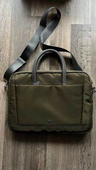 Funda portátil Parfois verde militar