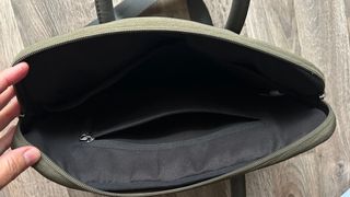 Funda portátil Parfois verde militar