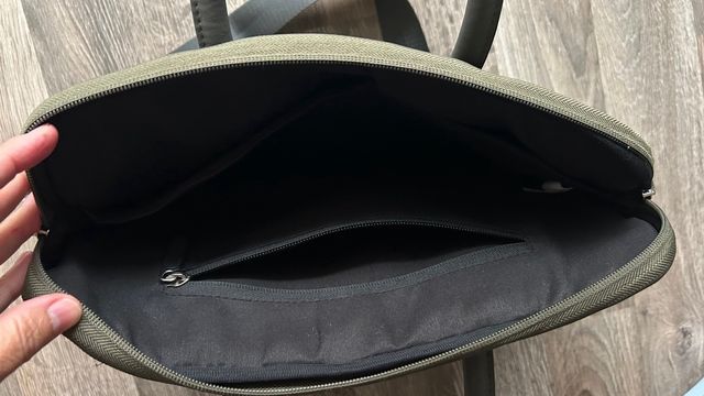 Funda portátil Parfois verde militar