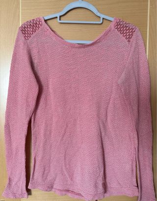 Jersey Bershka rosa con detalles
