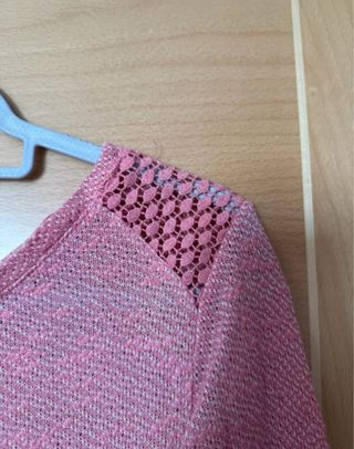 Jersey Bershka rosa con detalles