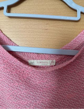 Jersey Bershka rosa con detalles