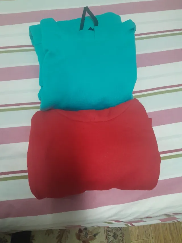 Vestido Sudadera Rojo y otro verde