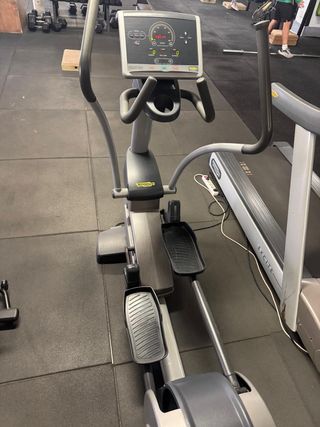 Máquina Elíptica Technogym Excite