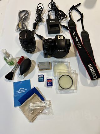 Cámara Canon EOS 1000D con Kit Accesorios