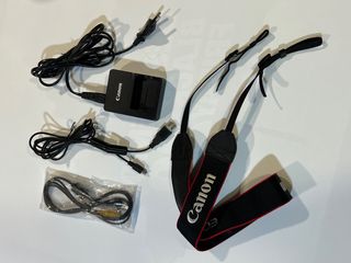 Cámara Canon EOS 1000D con Kit Accesorios