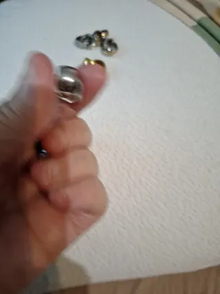 Aros de acero dorados y plateados