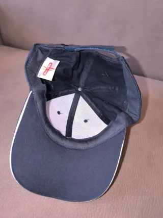 Cappello Mafra nero con logo bianco