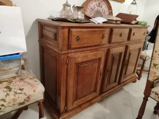 Aparador de madera para vajilla o mantelería