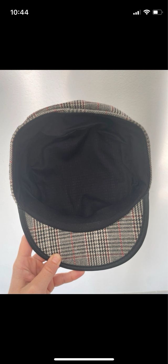 Boina de cuadros gris y rojo
