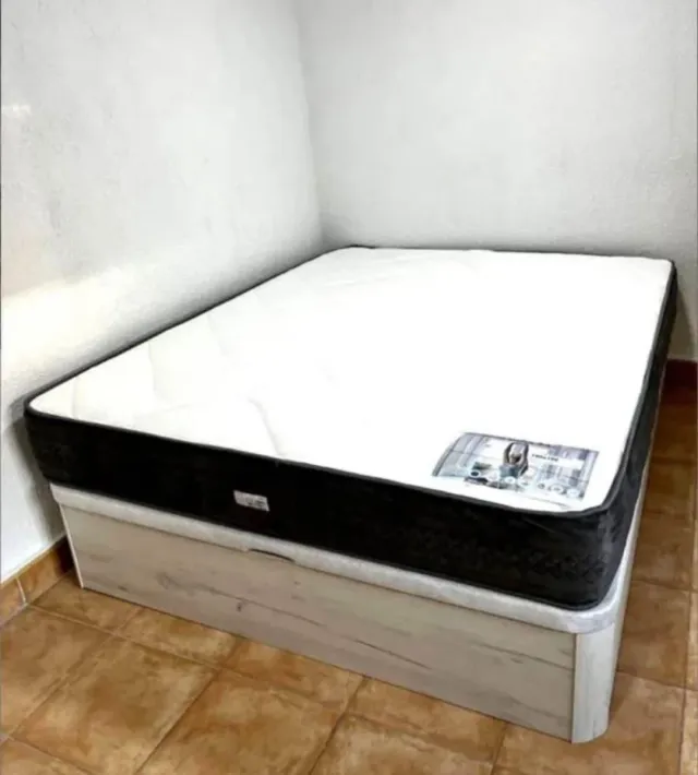 Canapé de madera y tela