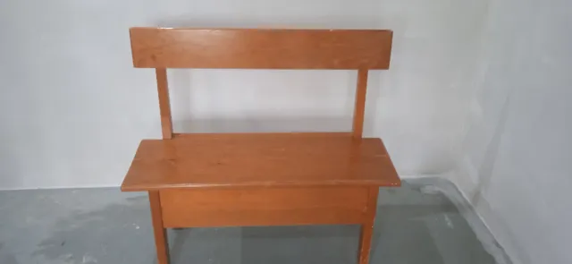 Banco de madera para esperar buenas noticias.