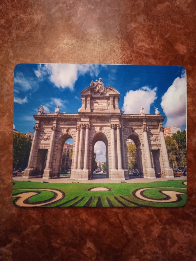 Alfombrilla de ratón (Puerta de Alcalá, Madrid)