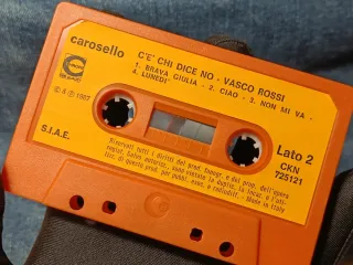 Musicassetta Vasco Rossi C'è chi dice no vintage