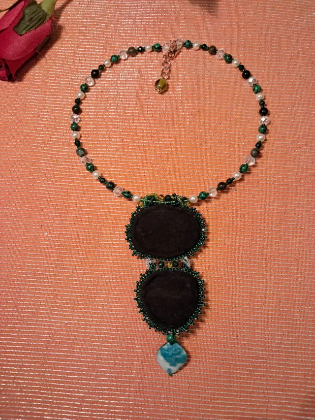 Collar de cuentas verde y blanco, piedras naturale