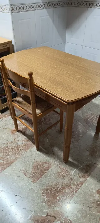 Mesa de cocina y 4 sillas