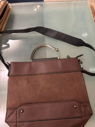 Borsetta marrone con dettagli oro